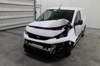 Vrakbiler auto Peugeot Partner  2023/2