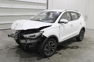 krockskadad bil auto MG ZS  2023/8