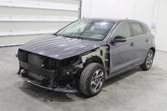uszkodzony samochody osobowe Hyundai I-30 i30 2025/12