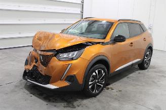 damaged passenger cars Peugeot e-2008  2023/5