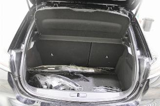 Peugeot 208  picture 19