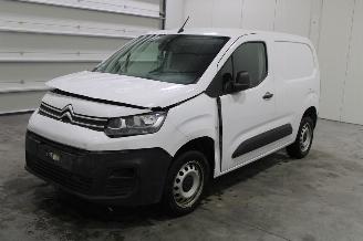 krockskadad bil auto Citroën Berlingo  2023/10