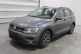 damaged passenger cars Volkswagen Tiguan  2020/8