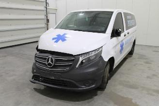 krockskadad bil auto Mercedes Vito  2024/4