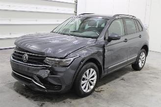 krockskadad bil auto Volkswagen Tiguan  2023/3