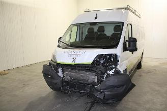damaged passenger cars Peugeot Boxer  2023/4