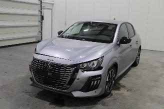 skadebil auto Peugeot 208  2025/10
