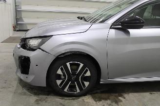 Peugeot 208  picture 5