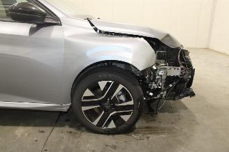 Peugeot 208  picture 7