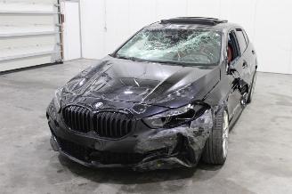 Voiture accidenté BMW 1-serie 118 2025/4