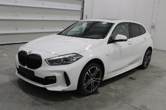 Vrakbiler auto BMW 1-serie 118 2023/2