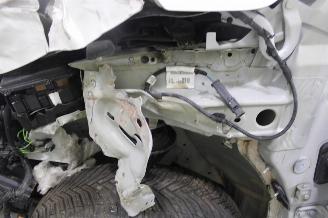 Peugeot 208  picture 8