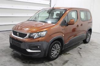 krockskadad bil auto Peugeot Rifter  2021/5