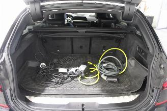 BMW 3-serie 330e picture 17