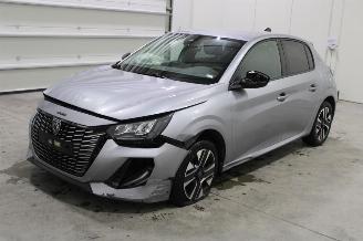 krockskadad bil auto Peugeot 208  2024/2