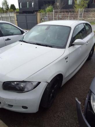 krockskadad bil auto BMW 1-serie 120 2008/7