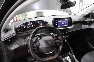 Peugeot 208  picture 9