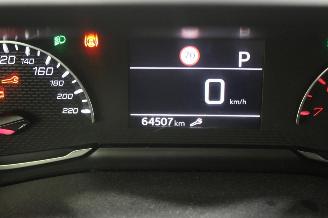 Peugeot 208  picture 12