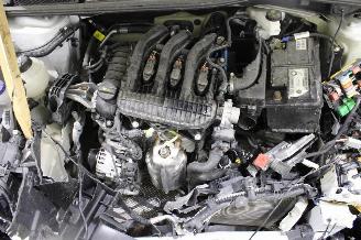 Peugeot 208  picture 15