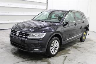 krockskadad bil auto Volkswagen Tiguan  2019/8
