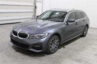 skadebil auto BMW 3-serie 330 2021/3