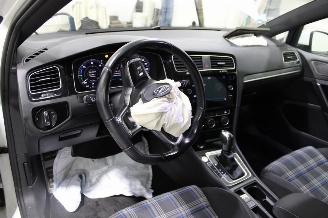 Volkswagen Golf  picture 10