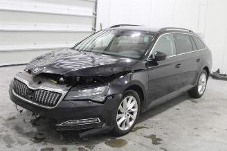 uszkodzony samochody osobowe Skoda Superb  2020/12