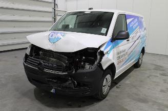 Vaurioauto  passenger cars Volkswagen Transporter T6 2024/5
