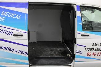 Volkswagen Transporter T6 picture 16
