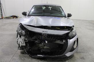 Peugeot 208  picture 6