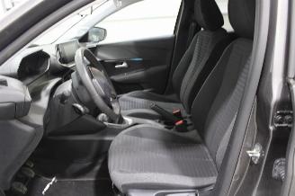 Peugeot 208  picture 11
