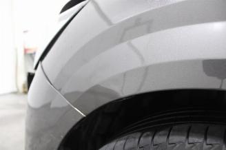 Peugeot 208  picture 5