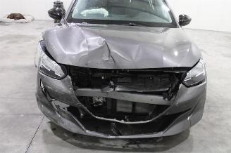 Peugeot 208  picture 6