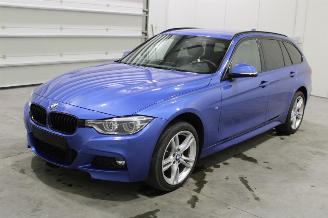 krockskadad bil bromfiets BMW 3-serie 320 2019/3