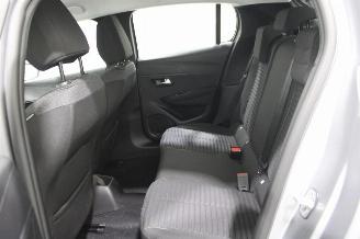 Peugeot 208  picture 11