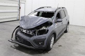 Vaurioauto  passenger cars Dacia Jogger  2024/5