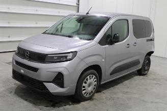 krockskadad bil auto Opel Combo  2024/6