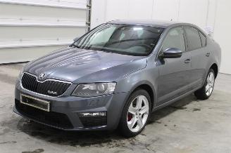 krockskadad bil auto Skoda Octavia  2015/6