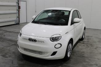 Schadeauto Fiat 500E  2024/7