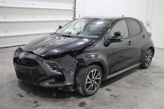 damaged passenger cars Toyota Yaris  2024/2