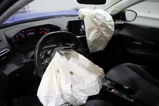 Peugeot 208  picture 12