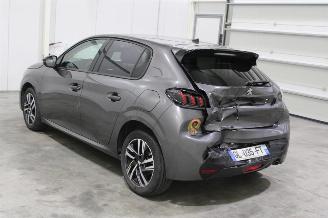 Peugeot 208  picture 4