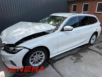 Vrakbiler auto BMW 3-serie 3 serie Touring (G21), Combi, 2019 318d 2.0 TwinPower Turbo 16V Mild Hybrid 2023/2