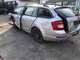 Autoverwertung Skoda Octavia BENZINE - 1000CC - 6VIT 2013/1