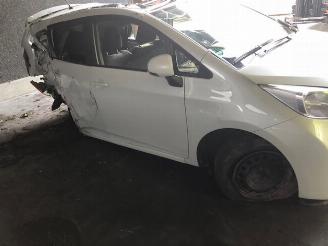 Vrakbiler auto Toyota Verso S DIESEL - 1364CC - 66KW - EURO 5B 2015/2