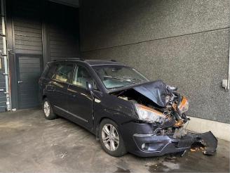 Coche siniestrado Ssang yong Rodius Rodius, MPV, 2005 2.2 SV 220 e-XDi 16V 4WD 2016/6