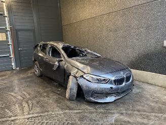 Coche siniestrado BMW 1-serie 118i 1.5 TwinPower 12V Hatchback  Benzine 1.499cc 103kW FWD 2019-07 (7K31; 7K32) 2020/1