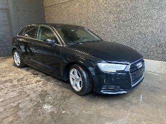 demontáž osobní automobily Audi A3 A3 Sportback (8VA/8VF) Hatchback 5-drs 1.6 TDI 16V Hatchback 4Dr Diesel 1.598cc 85kW (116pk) FWD 2018/1