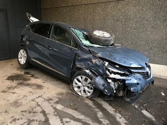 Coche siniestrado Renault Captur II (RJB) SUV 1.0 TCe 90 12V SUV  Benzine 999cc 67kW 2021/3