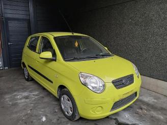 Coche siniestrado Kia Picanto Picanto (BA), Hatchback, 2004 / 2011 1.0 12V 2010/6